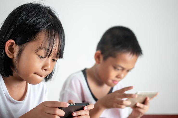 mata minus, mencegah mata minus pada anak, tips kesehatan mata anak, melihat jauh untuk mata minus, dokter mata, ibu muda, parenting kesehatan anak, cara mengatasi mata minus alami.